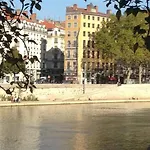 In | Saint-paul & Parking *